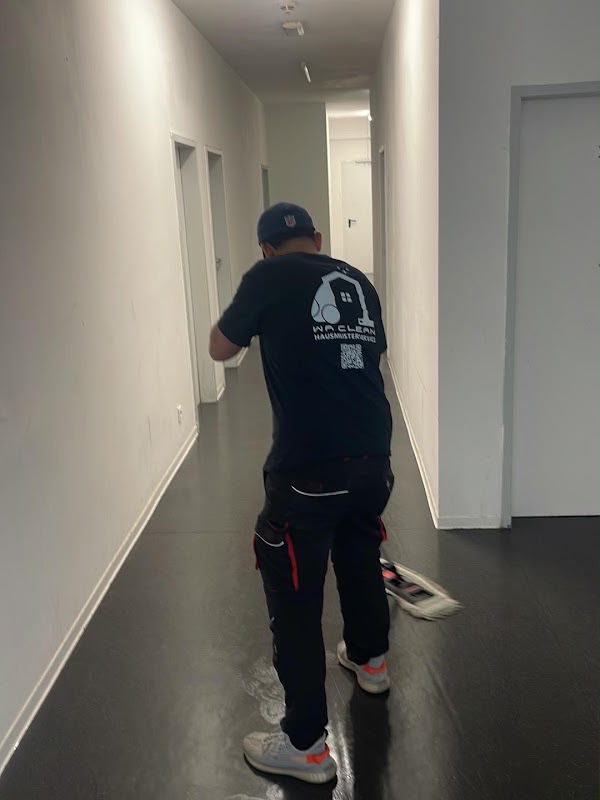 Unterhaltsreinigung im Flur