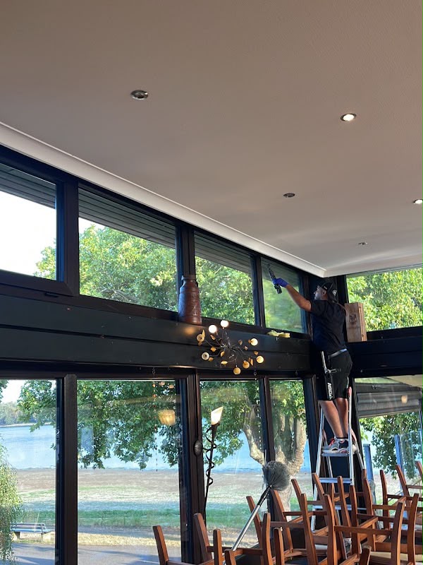 Fensterreinigung – Gastronomie – nachher